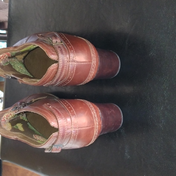 Artisan brown leather heeled ankle boots - Picture 6 of 7